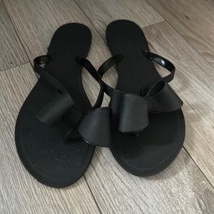 Flip flop bow sandals great condition